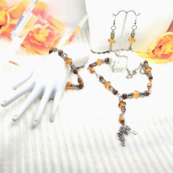 Amber Woodland Jewelry Set for Women includes Necklace, Bracelet & Earrings - Picture 9 of 11